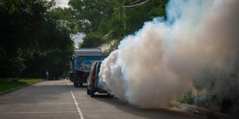 Campaña contra el Dengue: El camión de fumigación llegan a nuestra localidad.