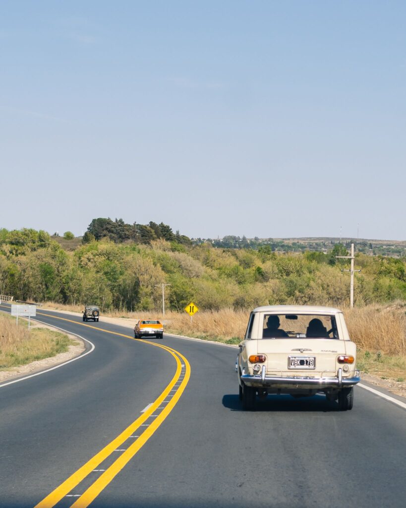 AVAR | Caravana de autos clásicos
